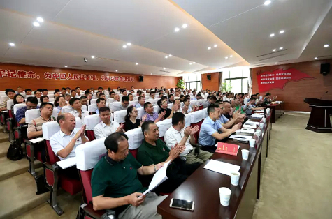 集團(tuán)黨委參加工業(yè)園區(qū)婁葑街道紀(jì)念中國共產(chǎn)黨成立98周年座談會(huì)并受表彰