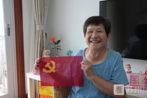 1912顆！退休老黨員用彩珠串起心中的黨旗！